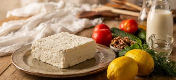 طرز تهیه پنیر خانگی با شیر؛ ساده و خوشمزه