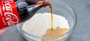 نوشابه + آرد! طرز تهیه نان خانگی و رول شکلاتی بسیار پوک و پف دار