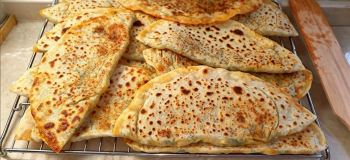 طرز تهیه گوزلمه اسفناج؛ نان شکم پر ترکی فوق العاده خوشمزه