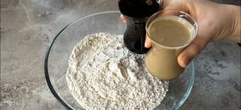 طرز تهیه نان پوک و لایه ای با ارده و شیره انگور برای صبحانه و عصرانه