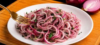 طرز تهیه سالاد پیاز قرمز رژیمی و چربی سوز