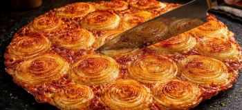 طرز تهیه پیتزا پیاز ترد و برشته؛ غذایی خوشمزه تر و ارزان تر از پیتزا