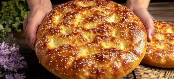 طرز تهیه نان پیده ترکیه ای با ۳ سیب زمینی و ۱ تخم مرغ