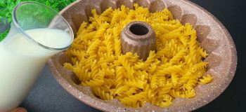 طرز تهیه کیک ماکارونی قالبی با ۱ لیوان ماست