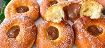 طرز تهیه دونات شکلاتی تپل و بازاری با یک ترفند آسون