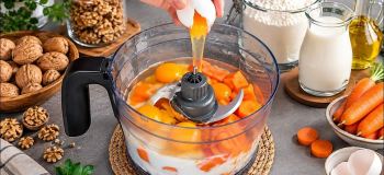 طرز تهیه کیک هویج و گردو یک عصرانه مقوی و بی نظیر
