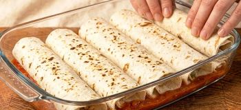 طرز تهیه ناهار سریع و خوشمزه با نان تورتیلا و سبزیجات