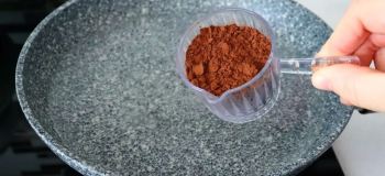 طرز تهیه دسر شکلاتی سریع و آسون با پودر کاکائو و آب جوش