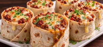 طرز تهیه غذای فوری با نان تورتیا و گوشت چرخ کرده در تابه