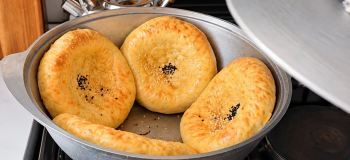طرز تهیه نان تنوری سنتی در قابلمه بدون فر و روی گاز