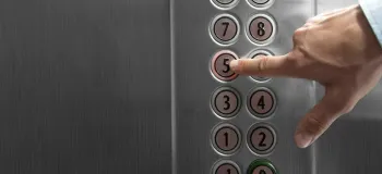 آموزش باز کردن در آسانسور موقع قطعی برق