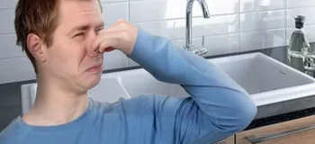 ۴ روش تضمینی و راحت رفع بوی بد فاضلاب در منزل!
