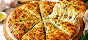 طرز تهیه نون سیر رستورانی با پنیر؛ یک فست فود خانگی و فوق العاده خوشمزه
