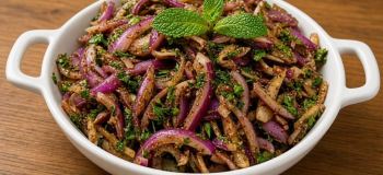 طرز تهیه پیاز پرورده؛ چاشنی فوق العاده آسان و خوشمزه کنار غذاهایتان