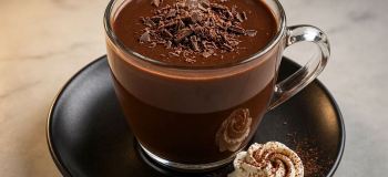 طرز تهیه هات چاکلت کافه ای؛ با بافت غلیظ و مخملی در خانه