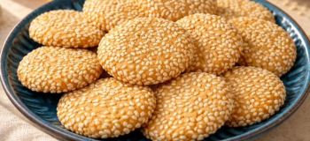 طرز تهیه ساده و فوری کوکی ارده و عسل؛ یه میان وعده ساده، مقوی و خوشمزه!