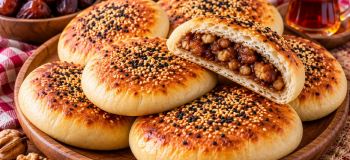 طرز تهیه نان خرمایی تابه ای؛ نرم و خوشمزه بدون فر و با مواد ساده