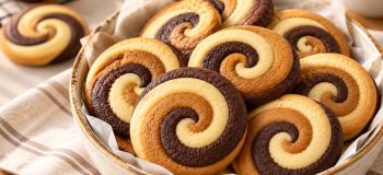 طرز تهیه شیرینی مارپیچی سه رنگ؛ ساده، آسان و بدون قالب