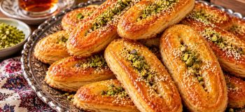طرز تهیه شیرینی زبان خانگی ; ترد و طلایی با چند ماده ساده