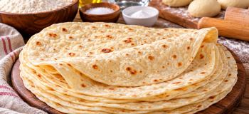 «طرز تهیه نان لواش خانگی با فقط ۵ ماده؛ بدون فر و خمیرمایه، نرم و نازک مثل نانوایی!»