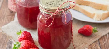 دلایل کپک زدن مربا توت فرنگی و روش نگهداری صحیح