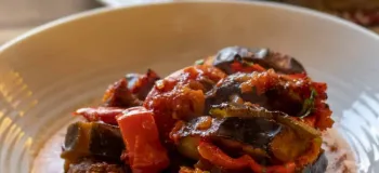 طرز تهیه خوراک گوشت و بادمجان به روش سنتی