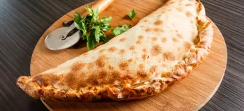 آموزش گام به گام تهیه پیتزا کالزونه خانگی به سبک ایتالیایی