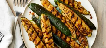طرز تهیه کدوسبز کبابی سالم و خوشمزه و فواید آن
