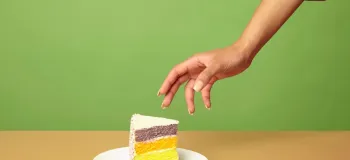 ۳ مدل کیک رژیمی و کم کالری برای لذت شیرینی بدون نگرانی