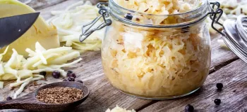 طرز تهیه کلم ترش تخمیری و فواید آن برای سلامتی