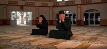 احکام و تأثیرات روحی گریه در نماز/ آیا نماز را باطل می کند؟