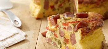 طرز تهیه کیک سوسیس با سیب زمینی برای میان وعده یا ناهار