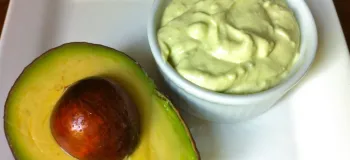 آموزش تهیه سس آووکادو با خواص بی نظیر این میوه و نکات نگهداری آن