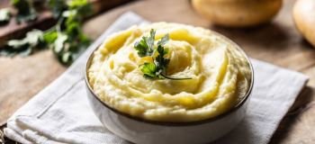 طرز تهیه پوره سیب زمینی با سیر تنوری، یک دورچین حرفه ای و خوشمزه