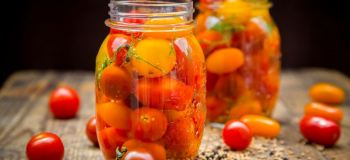 روشی آسان برای تهیه ی ترشی گوجه شور