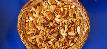 طرز تهیه تخمه طالبی بو داده خوشمزه و ترد در منزل