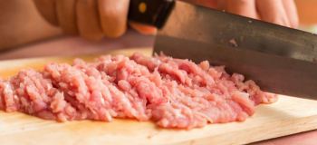 چرا گوشت را می کوبیم و چگونه آب گوشت را حفظ کنیم؟