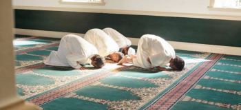 بی حرکت بودن مکان نماز به چه معناست؟
