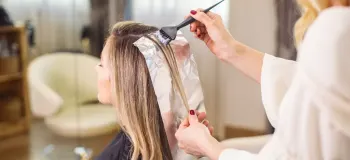 راهنمای انتخاب بهترین رنگ مو برای صورت کشیده و لاغر