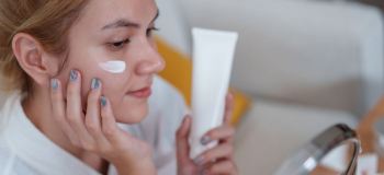 راهنمای انتخاب بهترین کرم ترمیم کننده پوست صورت؛ از ترکیبات کلیدی تا معرفی محصولات