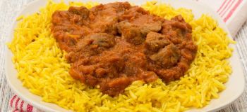 طرز تهیه خوراک گوشت بره با برنج زعفرانی؛ طعمی بینظیر برای مهمانی های خاص