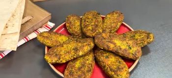 طرز تهیه کوکو ماش و سیب زمینی خوشمزه؛ راز وا نرفتن کوکوی ماش