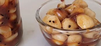 طرز تهیه ترشی سیر با رب گوجه؛ ترشی عربی خوشمزه و فوری