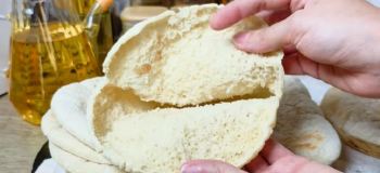 طرز تهیه نان پاکتی در تابه؛ نان پیتا خانگی و دو لایه بدون فر