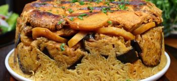 طرز تهیه مقلوبه عربی با مرغ و بادمجان؛ غذای لایه ای مجلسی و خوشمزه