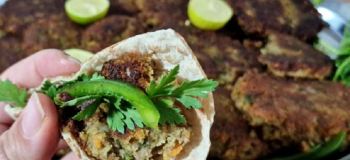 با عدس یه کوکوی فوق العاده خوشمزه درست کن؛ غذای گیاهی ساده و مقوی!