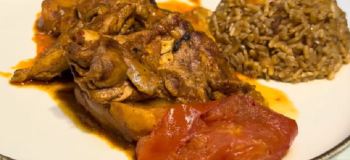 غذای خوشمزه با مرغ، سیب زمینی و رب گوجه؛ غذایی ساده و لذیذ