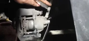 نحوه تعویض لوازم ترمز چرخ جلو پراید / راحت ترین شکل تعویض لوازم ترمز چرخ جلو پراید