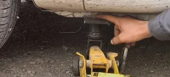 کجای ماشین باید جک بزنم تا به بدنه آسیب نرسه / آموزش اصولی جک زدن زیر ماشین