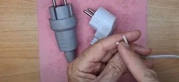 تعویض دوشاخه برق به شکلی ساده / چگونه میتوانیم دوشاخه برق را تعویض کنیم